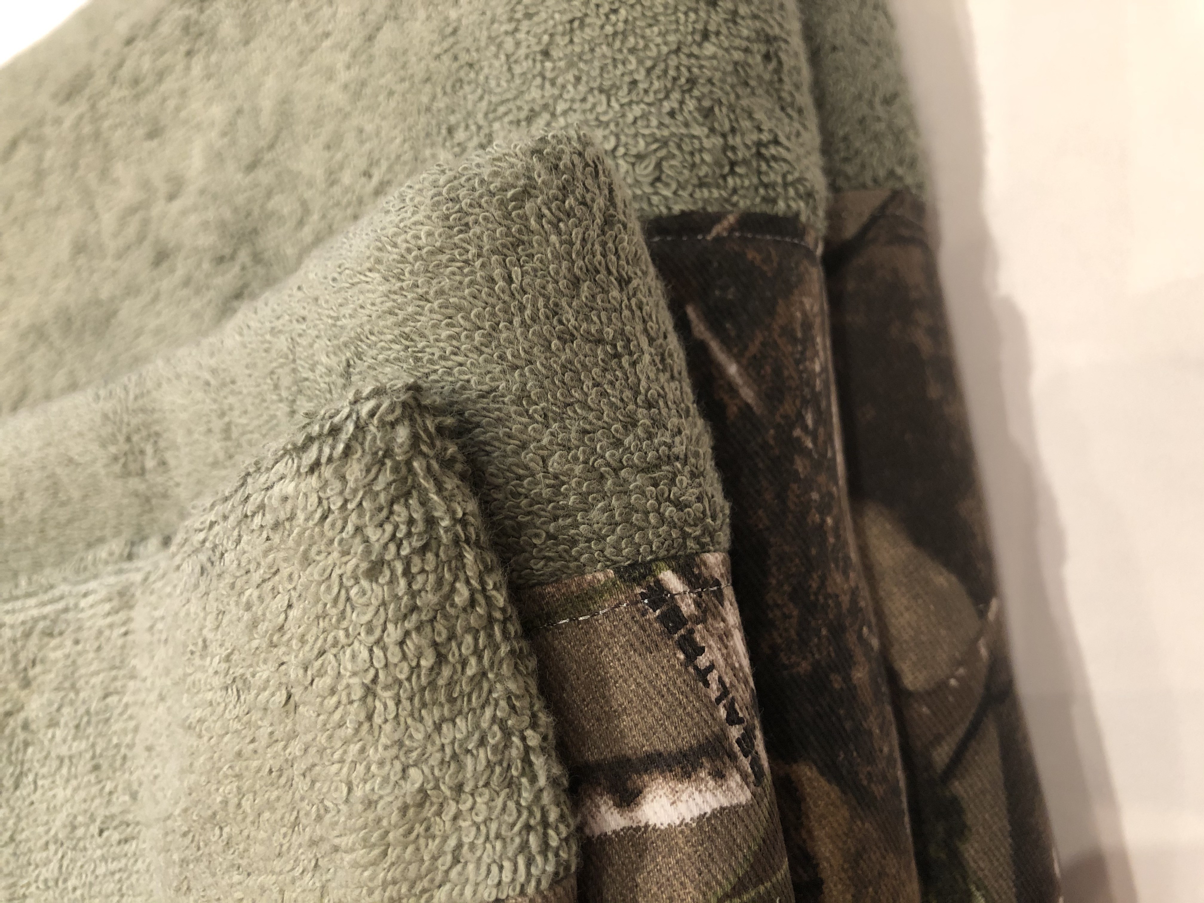 https://www.thecabinshop.com/media/catalog/product/cache/1/image/9df78eab33525d08d6e5fb8d27136e95/g/r/green-camo-towel-closeup.jpg